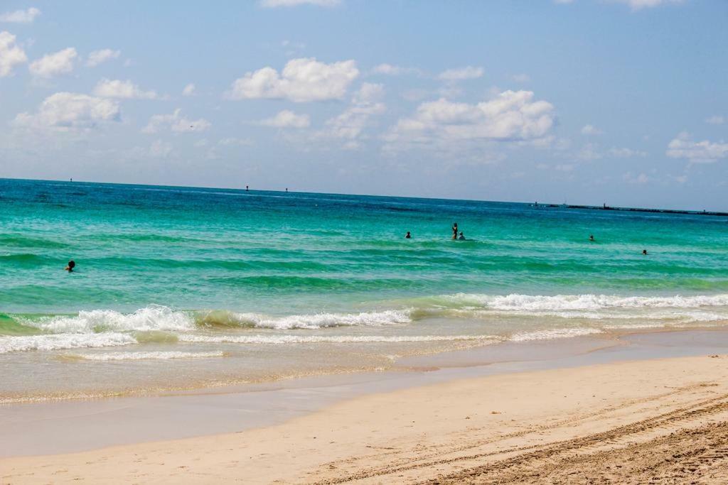 2 Bedroom 2 Bath With Patio On 11Th Collins Ave Miami Beach Dış mekan fotoğraf